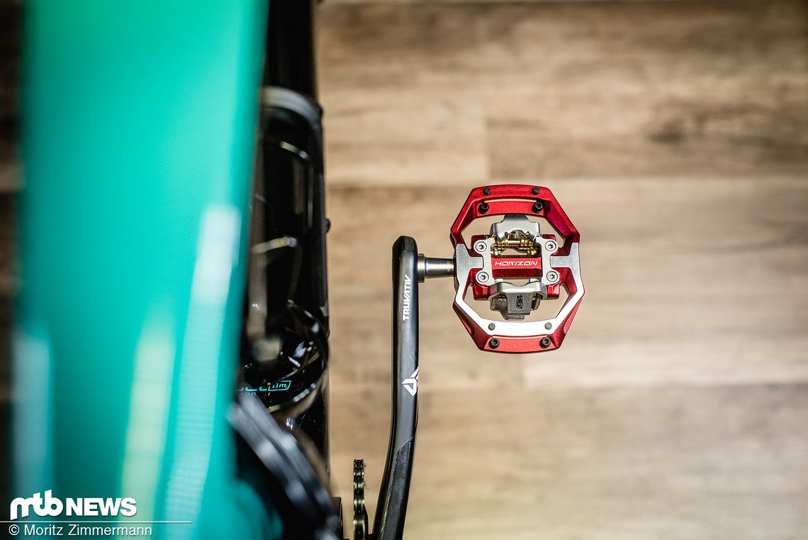 Auch montiert machen die Nukeproof Horizon CS-Pedale einiges her.
