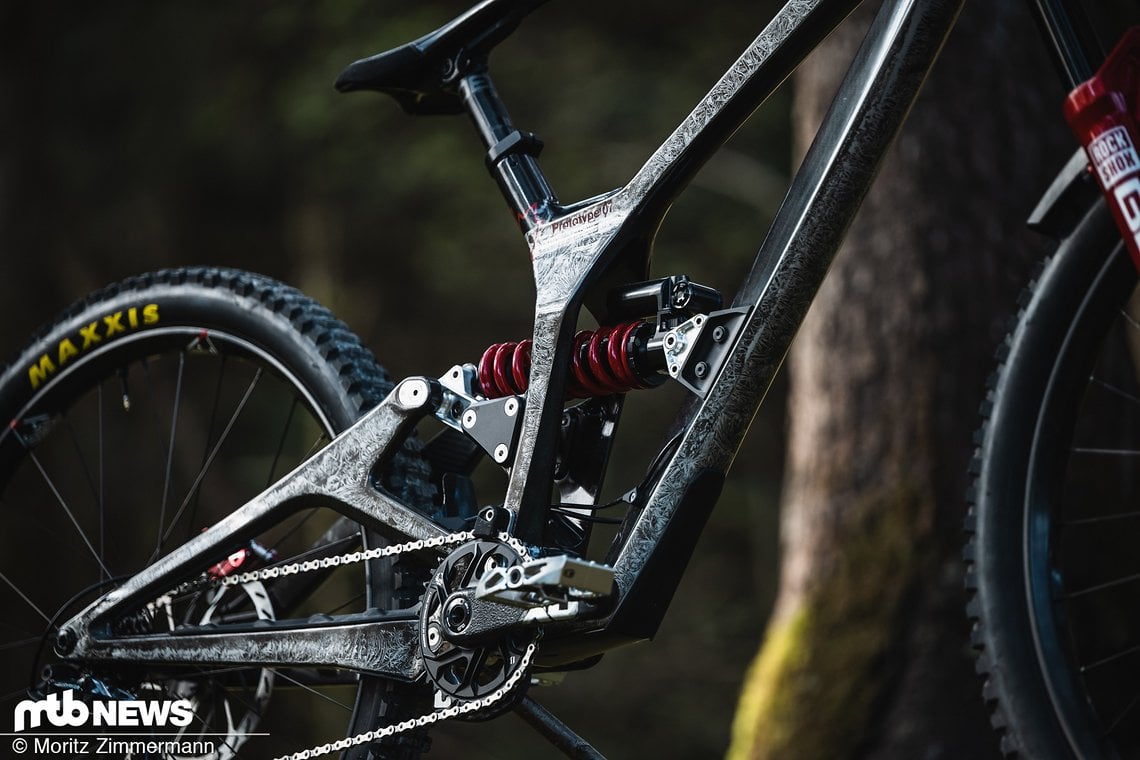 Beim Downhill-Prototyp von We Are One kommen einige Teile vom Enduro-Bike Arrival zum Einsatz