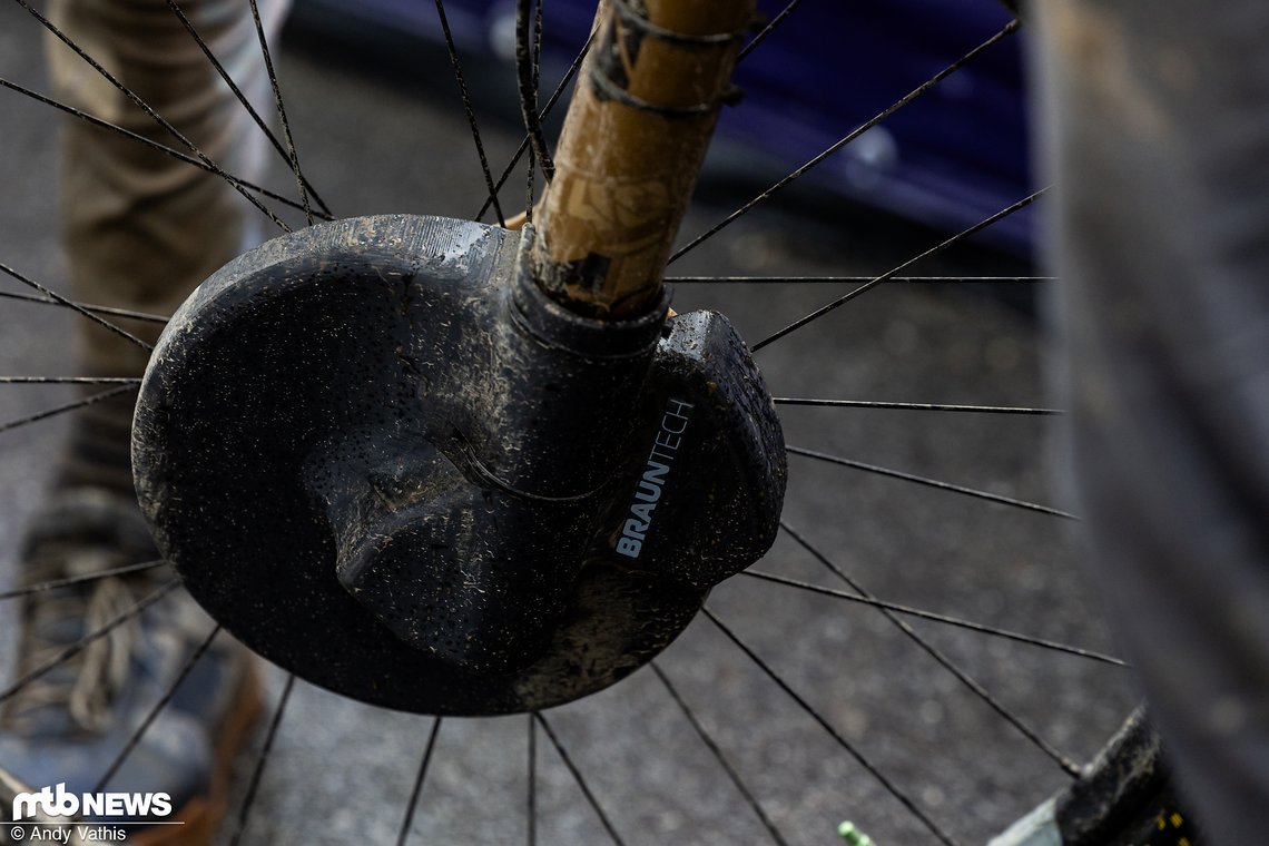 Das Bremsen-Cover von Bruni ist an immer mehr Bikes zu sehen und dürfte bei schwierigen Bedingungen in Loudevielle definitiv Vorteile gebarcht haben.