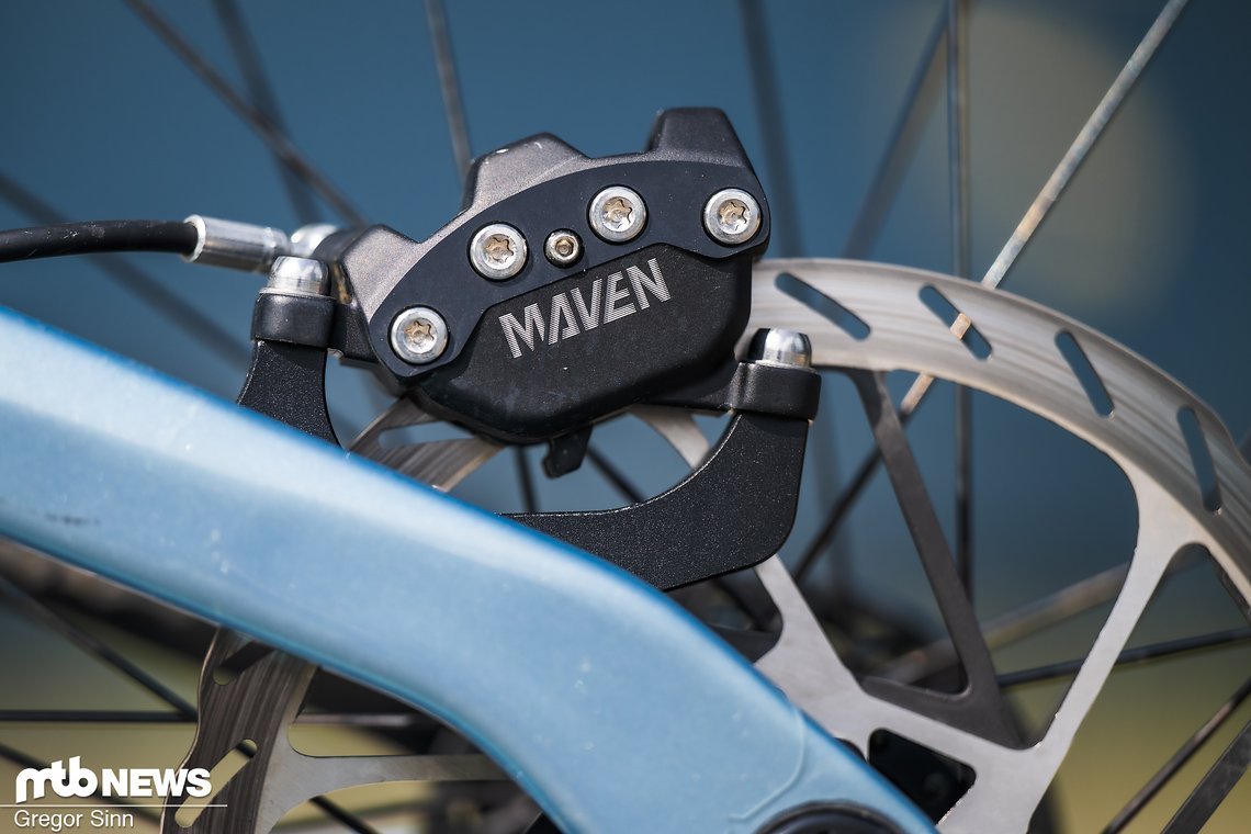 … sorgen SRAM Maven Silver-Bremsen.