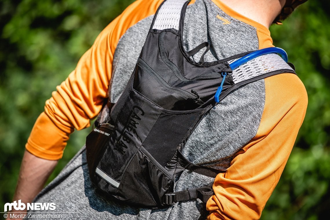 Die Camelbak Chase Bikes Vest ist eine echte Alternative zu Hipbag und Co.