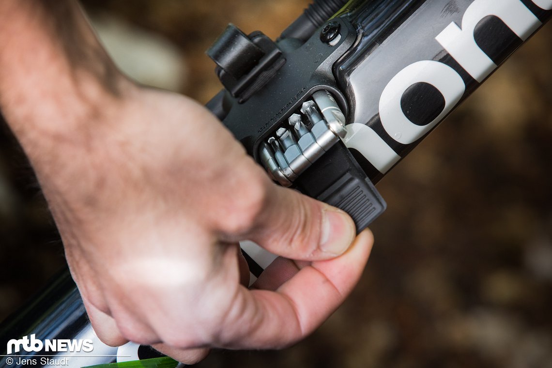 Die wichtigsten Utensilien bei Defekten hat man beim Cannondale Scalpel stets parat