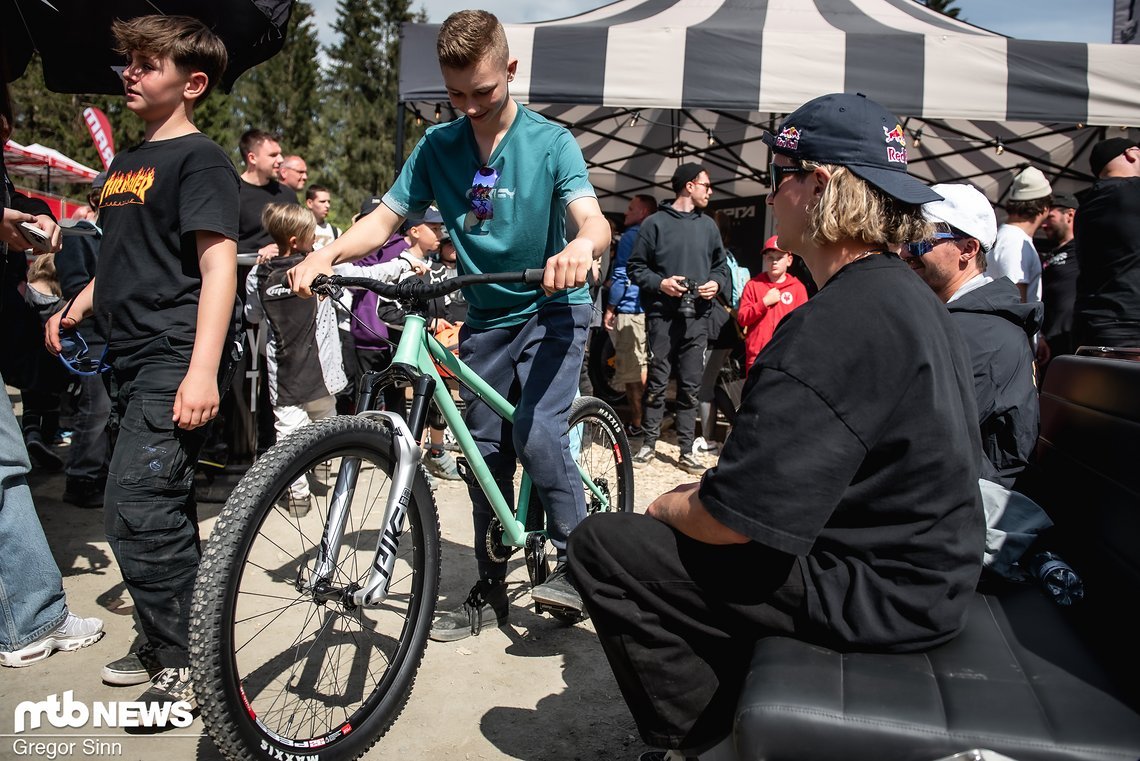 Dirk konnte sich über ein neues YT Dirtbike freuen.