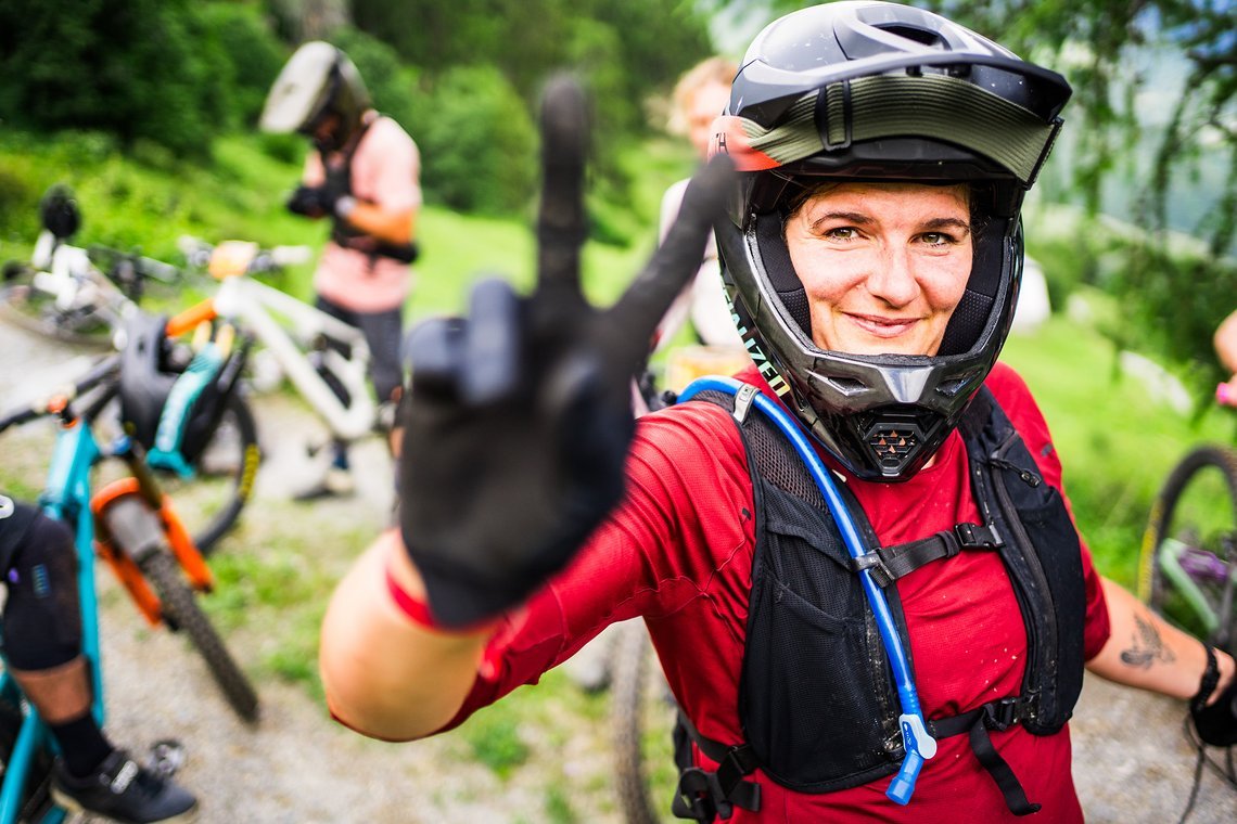 12 - Peace Out  Strahlende Augen und Euphorie nach jeder Stage  Rennenfahren ist einfach ein besonderes Gefühl  - Foto (c) Max Schumann jpg