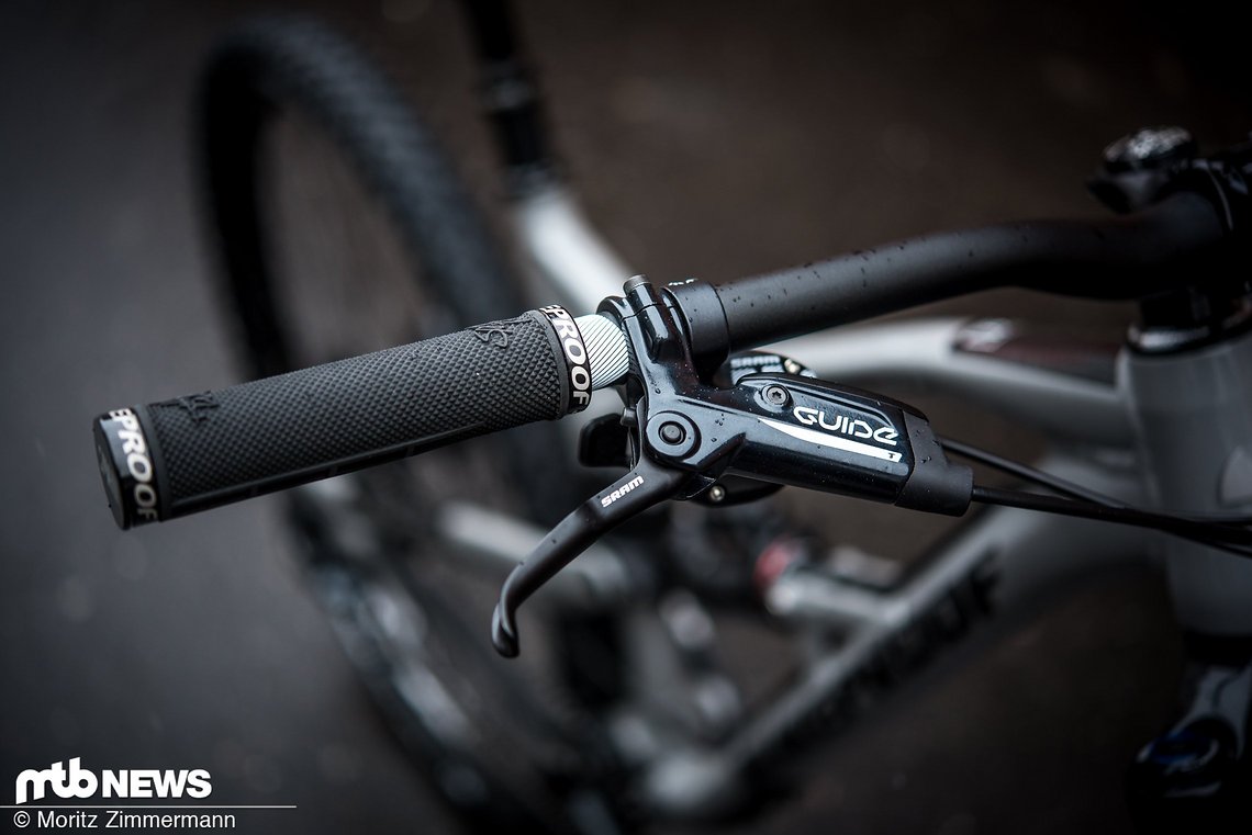 Mit den umständlich einzustellenden SRAM Guide T-Bremsen konnten sich unsere Tester nicht anfreunden.