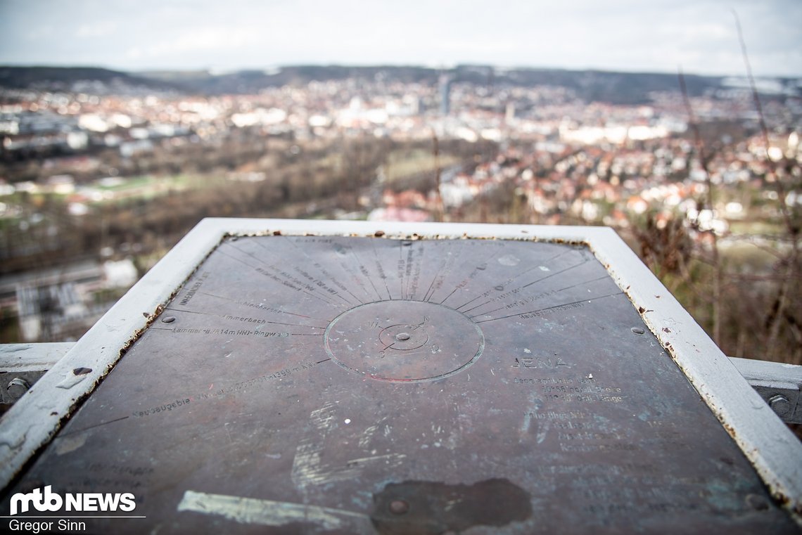 Wanderwege wie die Horizontale bieten eine schöne Aussicht über die Stadt.
