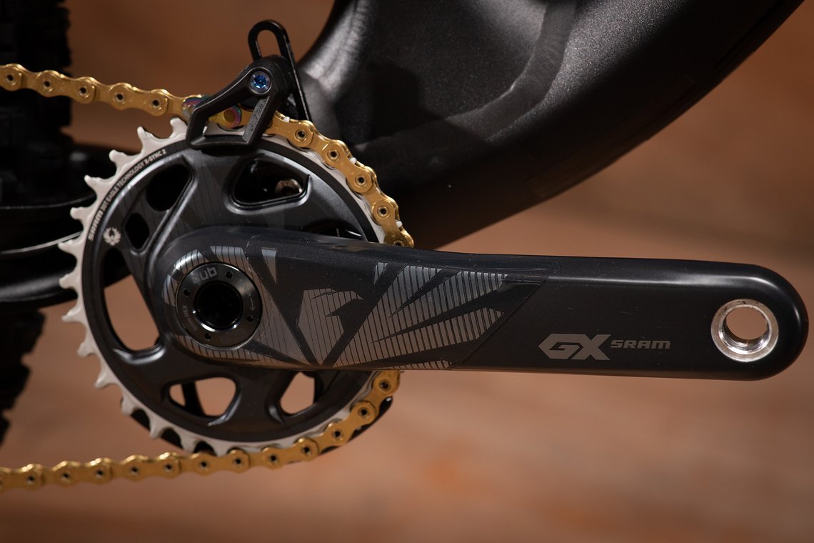 Beim teureren Öhlins-Modell gibt's auch die Carbon-Kurbel.