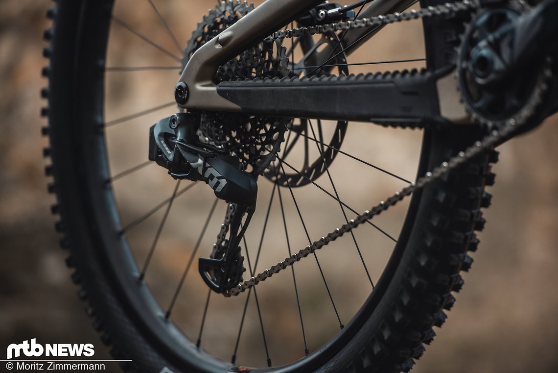 Geschaltet wird an der von uns getesteten Variante mit dem namensgebenden SRAM X01 AXS-Schaltwerk.