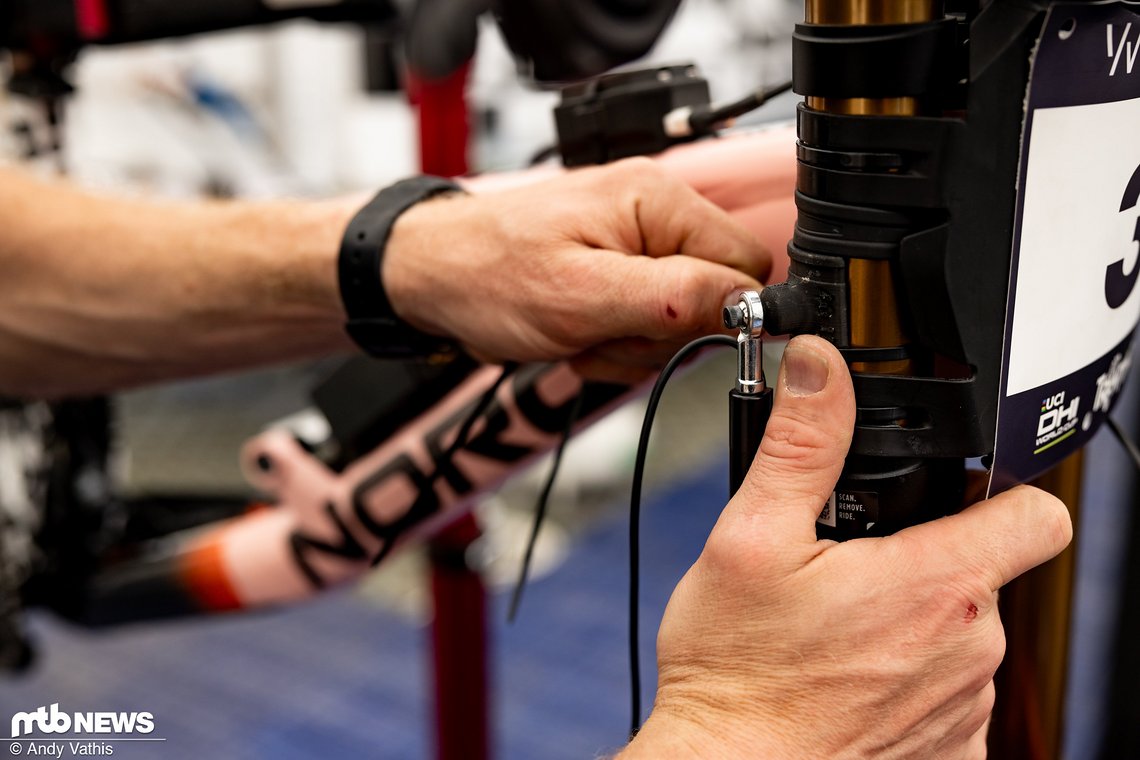 Auch an Gracey Hemstreets Bike wird natürlich eine Datenerfassung montiert.