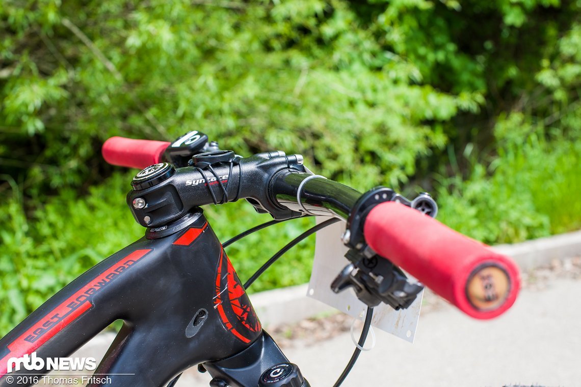 Schmale Lenker findet man bei keinem der Profibikes mehr