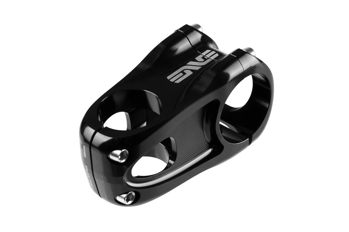 Der neue Enve Alloy Mountain Stem ist sowohl im 35er- als auch im 31,8er-Klemmmaß erhältlich und kann wahlweise mit 35 mm, 50 mm oder 65 mm Länge erworben werden