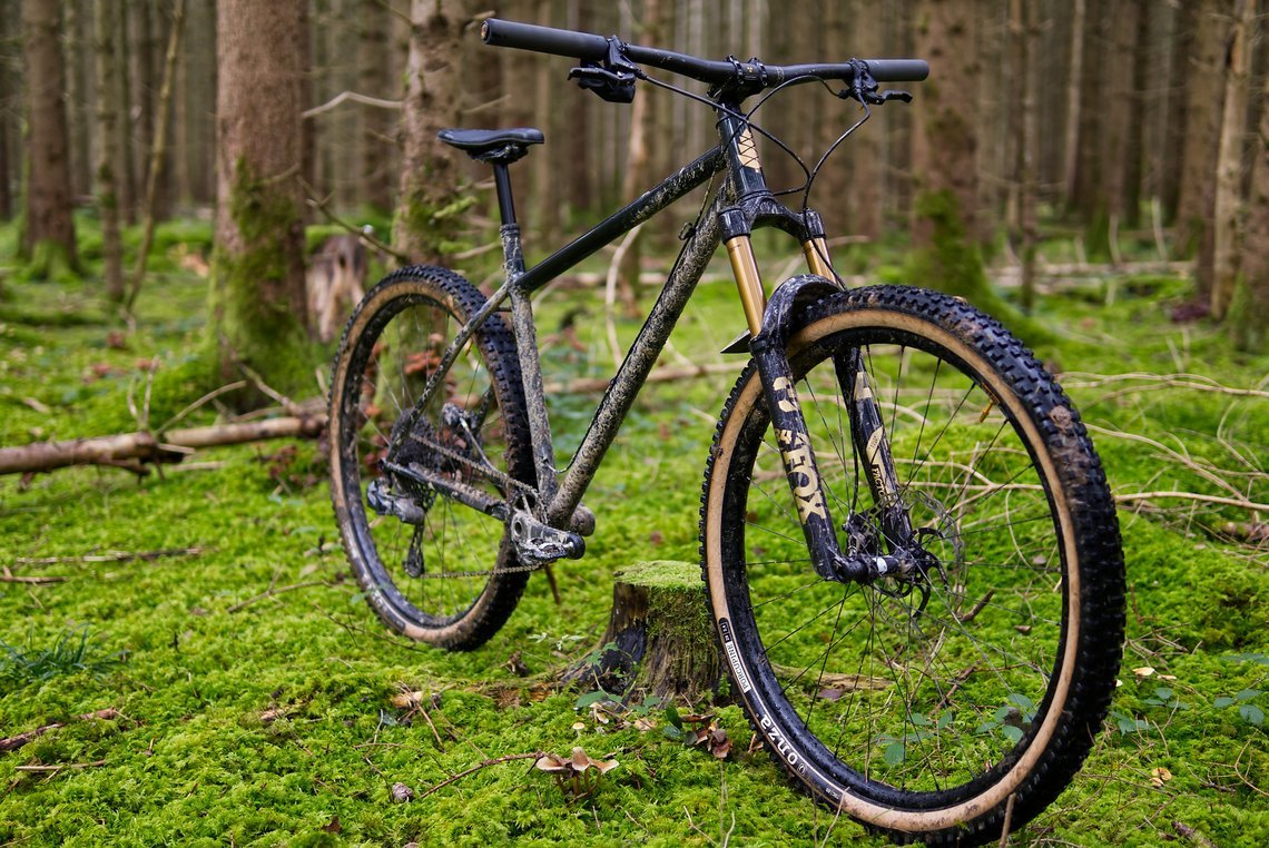 Als Federgabel ist eine Fox 34 Factory Grip2 mit 140 mm Federweg verbaut
