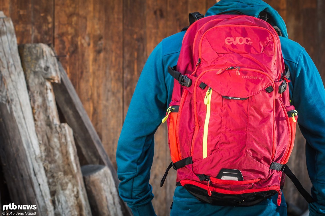 Der Evoc Roamer 30l Rucksack ist in zwei Farben verfügbar