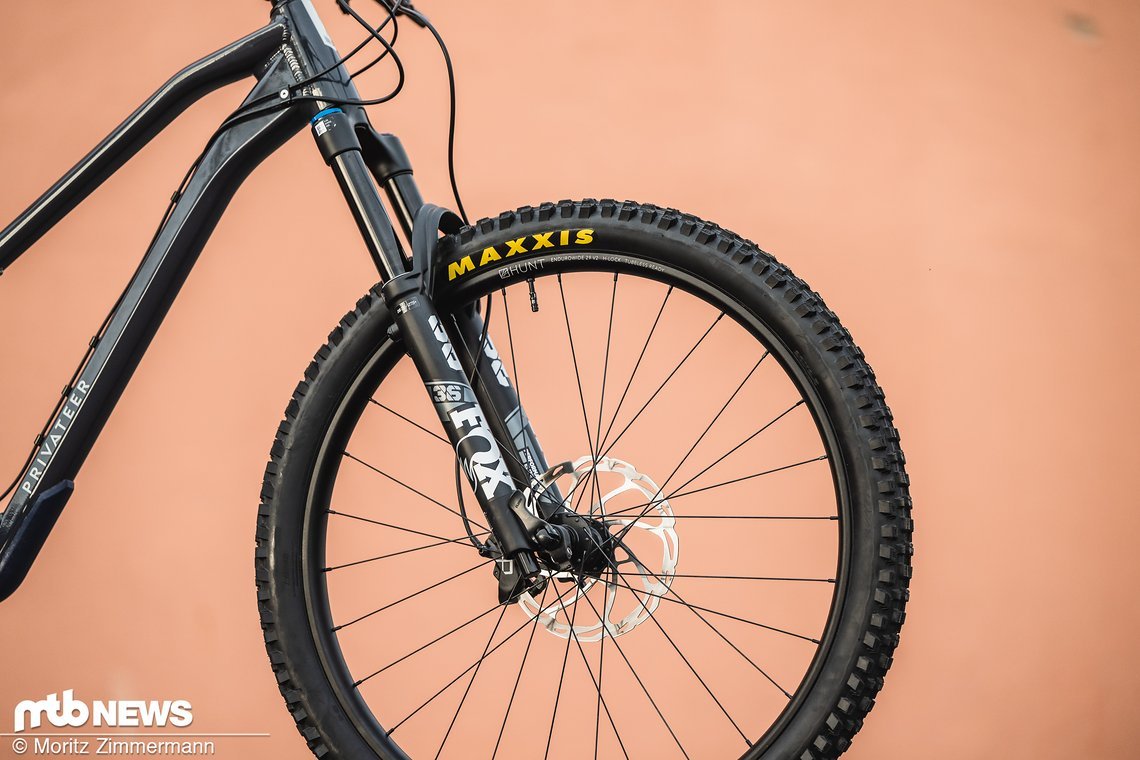 An der Front arbeitet eine Fox 36 Performance Elite-Federgabel mit 150 mm Federweg.