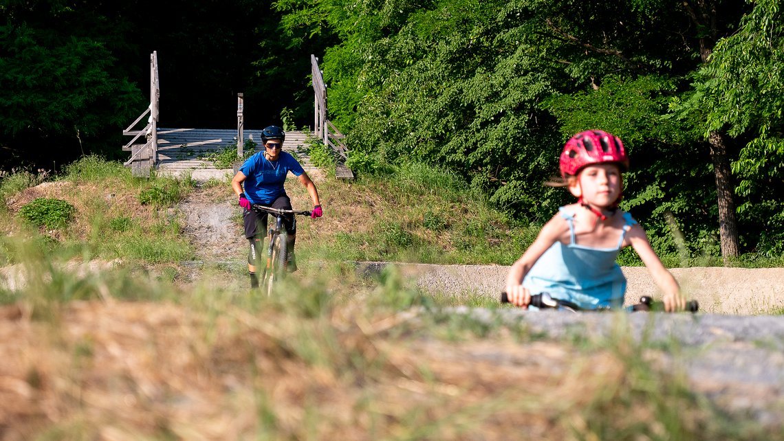 Der Pumptrack hinter der BMX-Strecke.