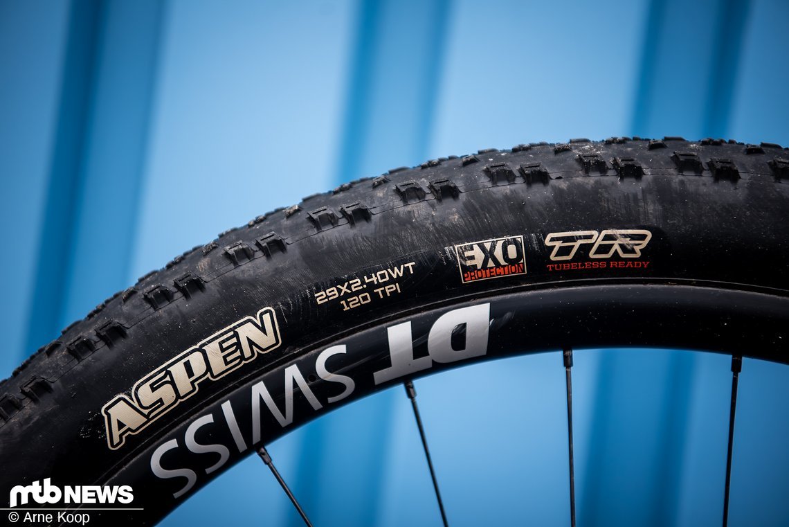 ... und der Maxxis Aspen in 2,4"-Breite sind im Cross-Country-Zirkus weit verbreitete und etablierte Reifen.