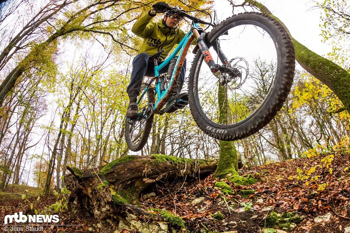 Verschiedene Bikes, verschiedene Pedale und Trails von ruppig bis flowig dienten dem Schuhtest