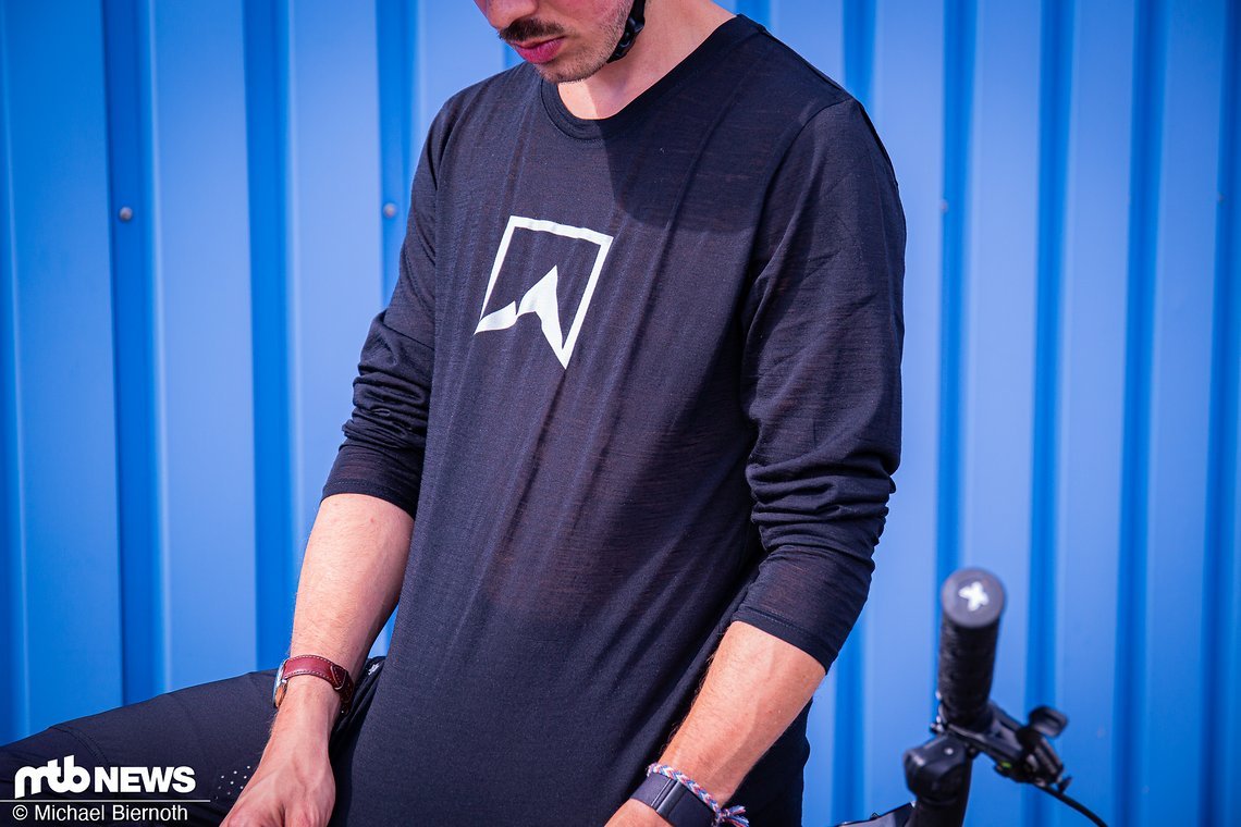 Das Trikot ist hauchdünn und sehr bequem.