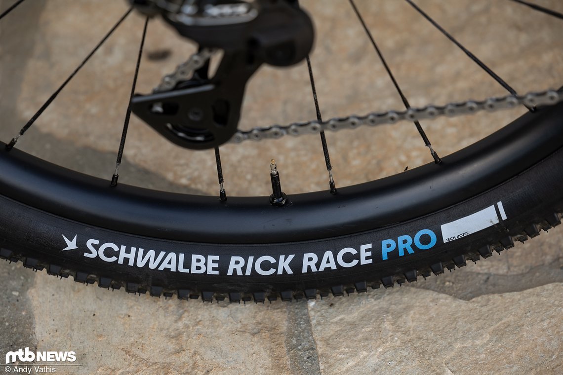 Schwalbe sponsort dem Cannondale die passenden Reifen für jede Wetterlage.