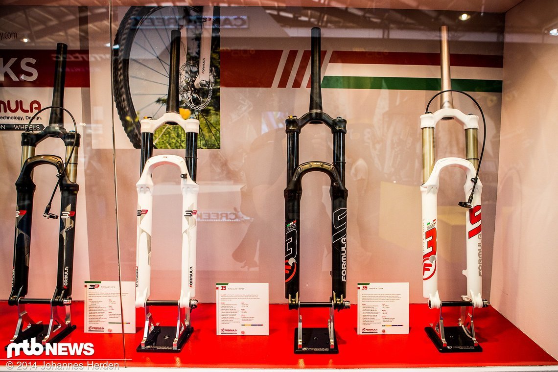 Gabel-Portfolio von Formula für die 35 und die 33 gibt es nun schwarze Standrohre