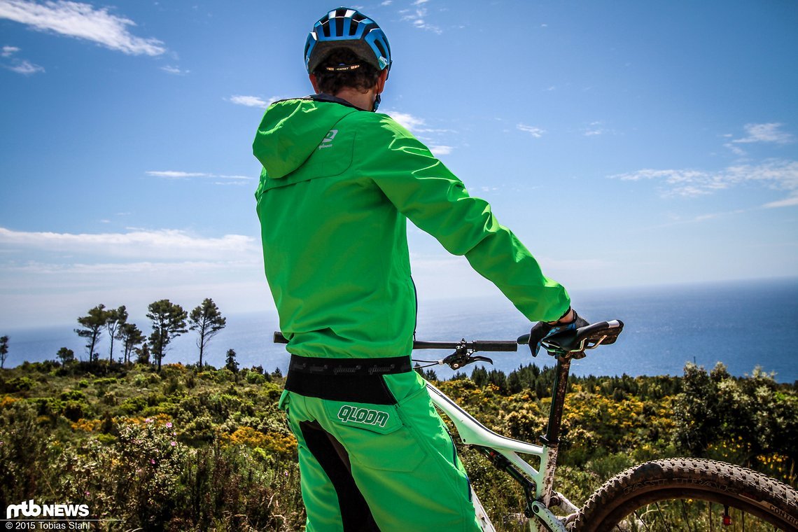 Passend zur Jacke gibt es die QLOOM Sandstone Shorts