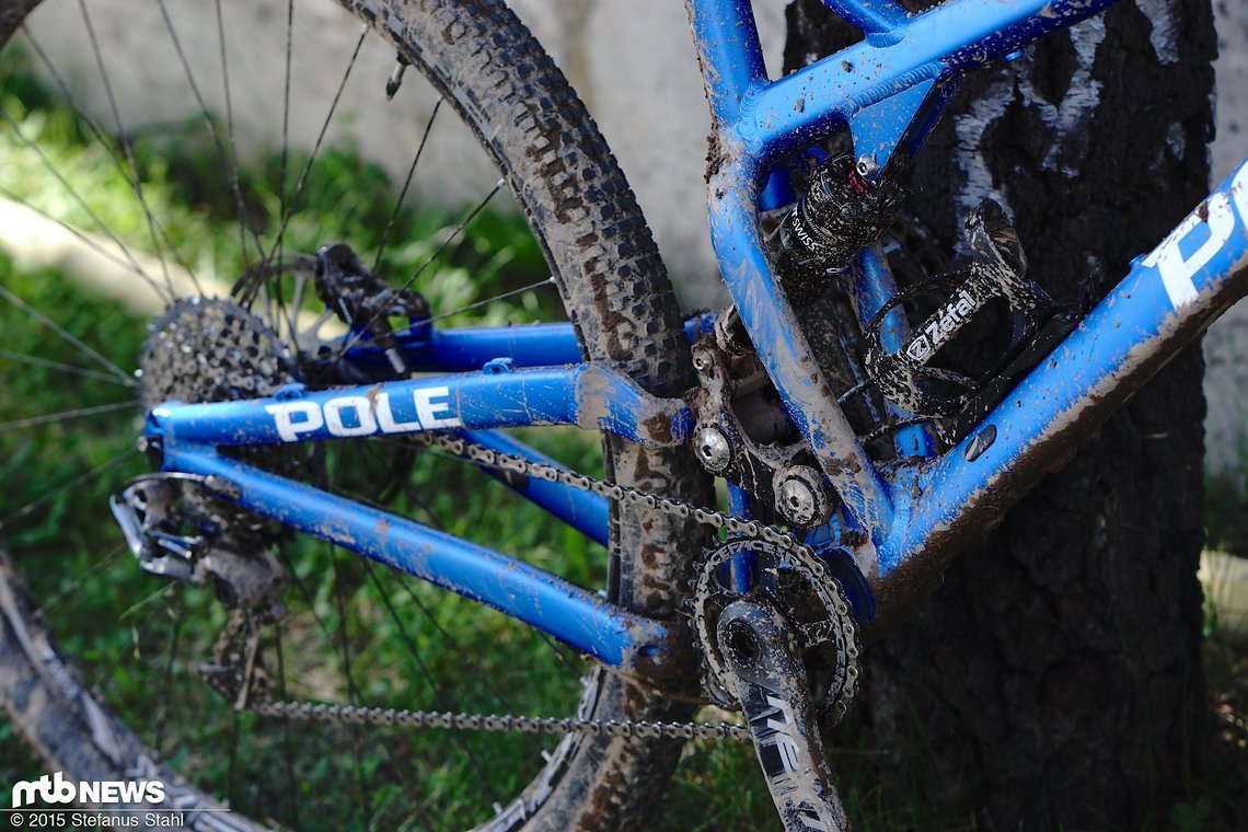 455 mm Kettenstrebe – nach weitläufigen Marketingkampagnen in der Bikebranche "unfahrbar". Pole straft diese Kampagnen Lügen.
