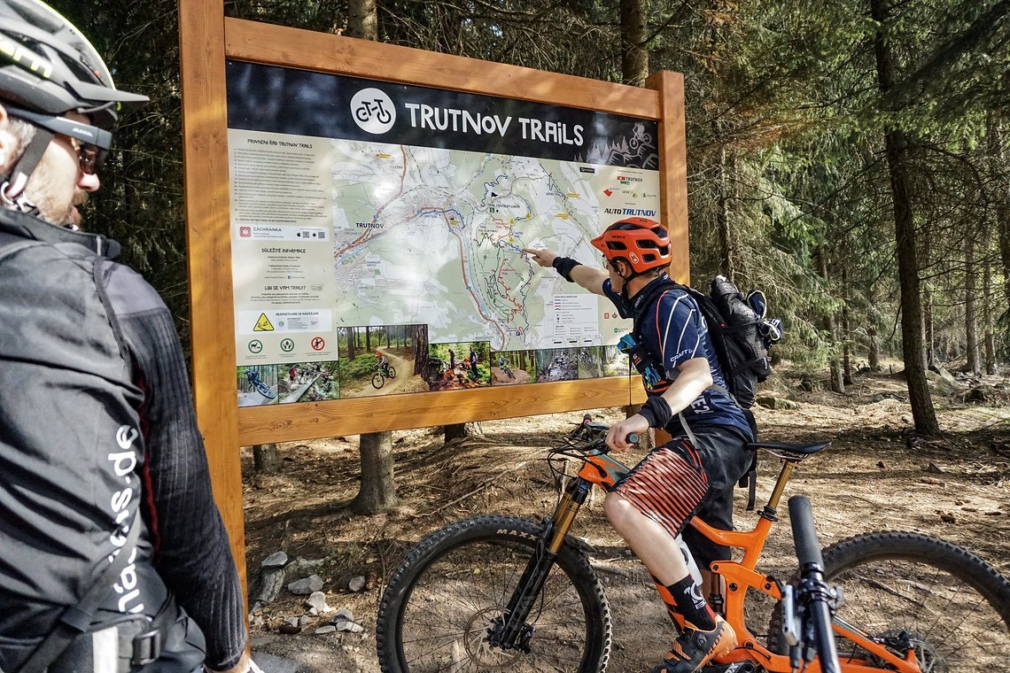 Oben am Trailhead gibt es eine Übersichtstafel mit allen Wegen