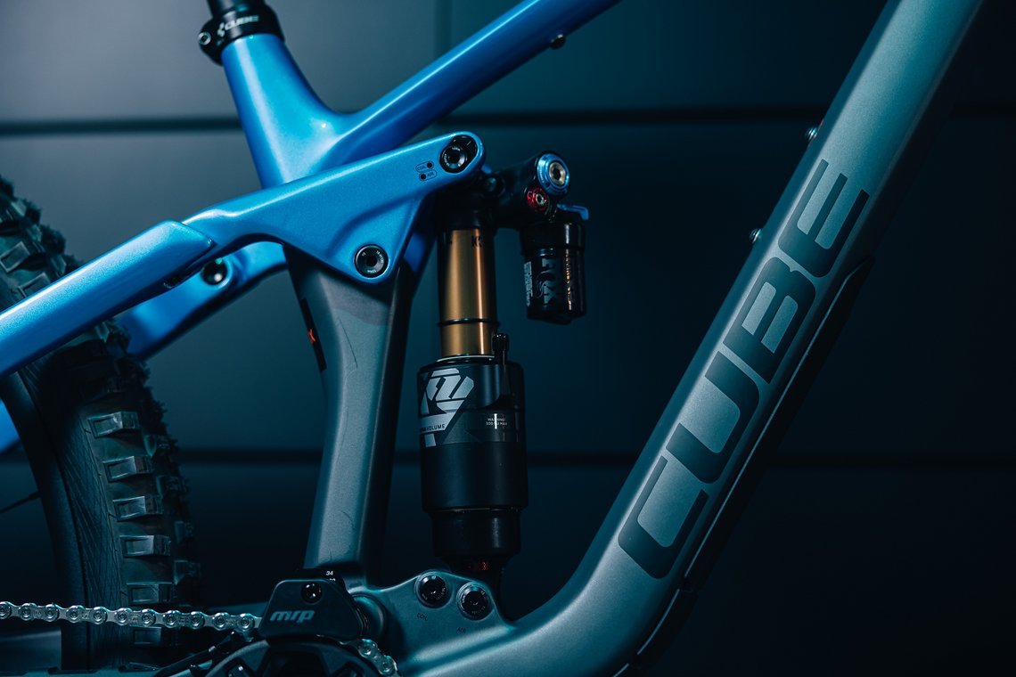 170 mm Federweg vorne und hinten sind die optimale Wahl für harte und anspruchsvolle Enduro-Strecken.