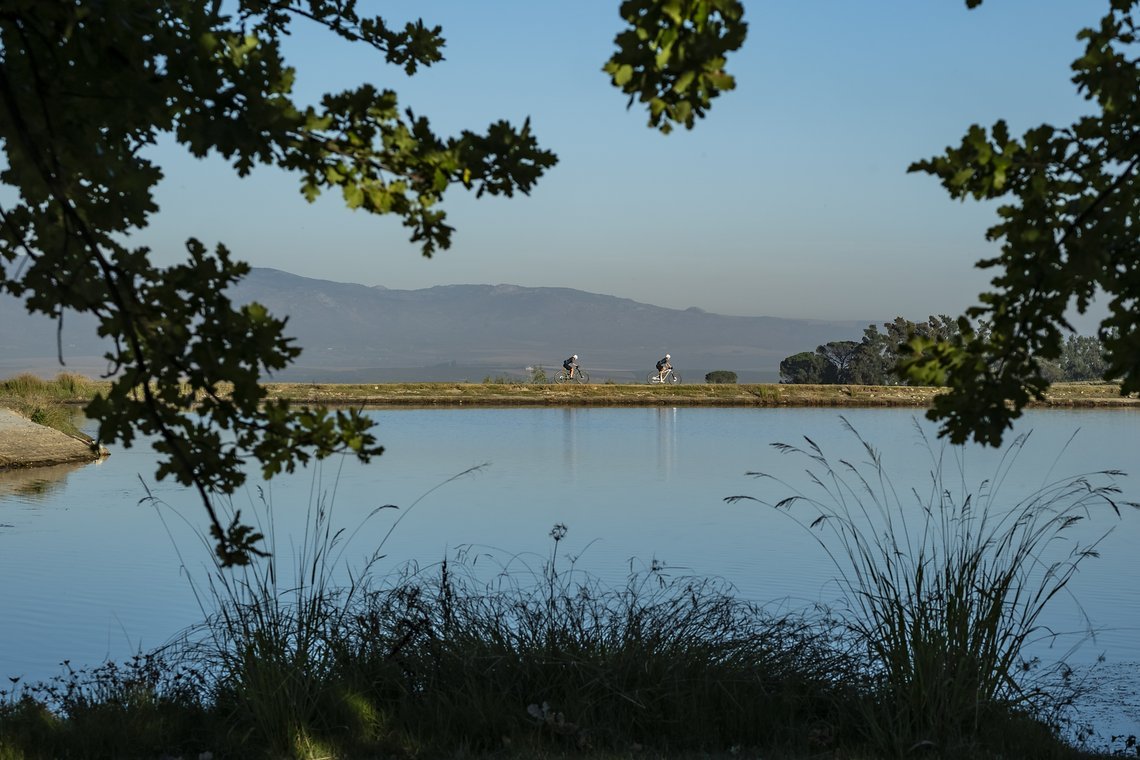 Riders ride along a dam wall during Stage 5 of the 2024 Absa Cape Epic Mountain Bike stage race from CPUT, Wellington to CPUT, Wellington, South Africa on 22 March 2024. Photo by Dom Barnardt /Cape Epic
PLEASE ENSURE THE APPROPRIATE CREDIT IS GIVEN T