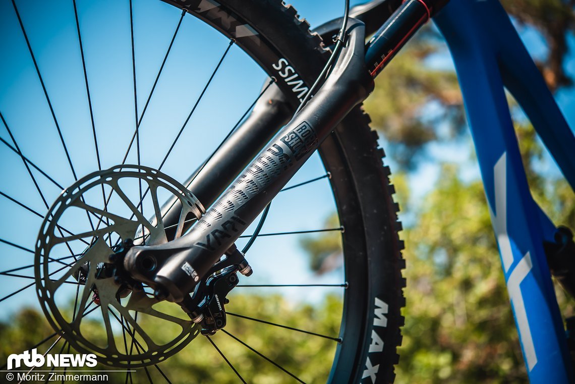 Solides Fahrwerk: Die RockShox Yari RC ist mit 150 mm Federweg ausgestattet.