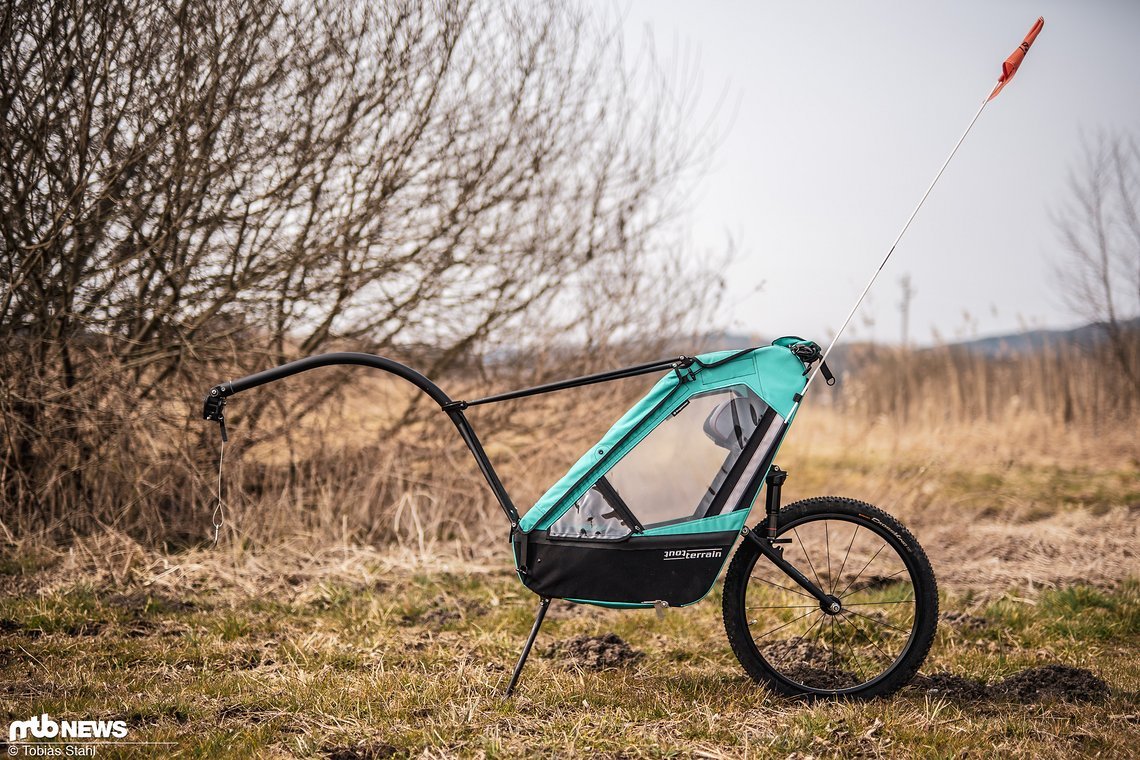 Der Tout Terrain Singletrailer II Sport 24 ist ein extrem teurer Spaß für Väter und Mütter, die ihr Kind direkt mit zum Biken nehmen wollen und dabei möglichst wenig Kompromisse eingehen wollen