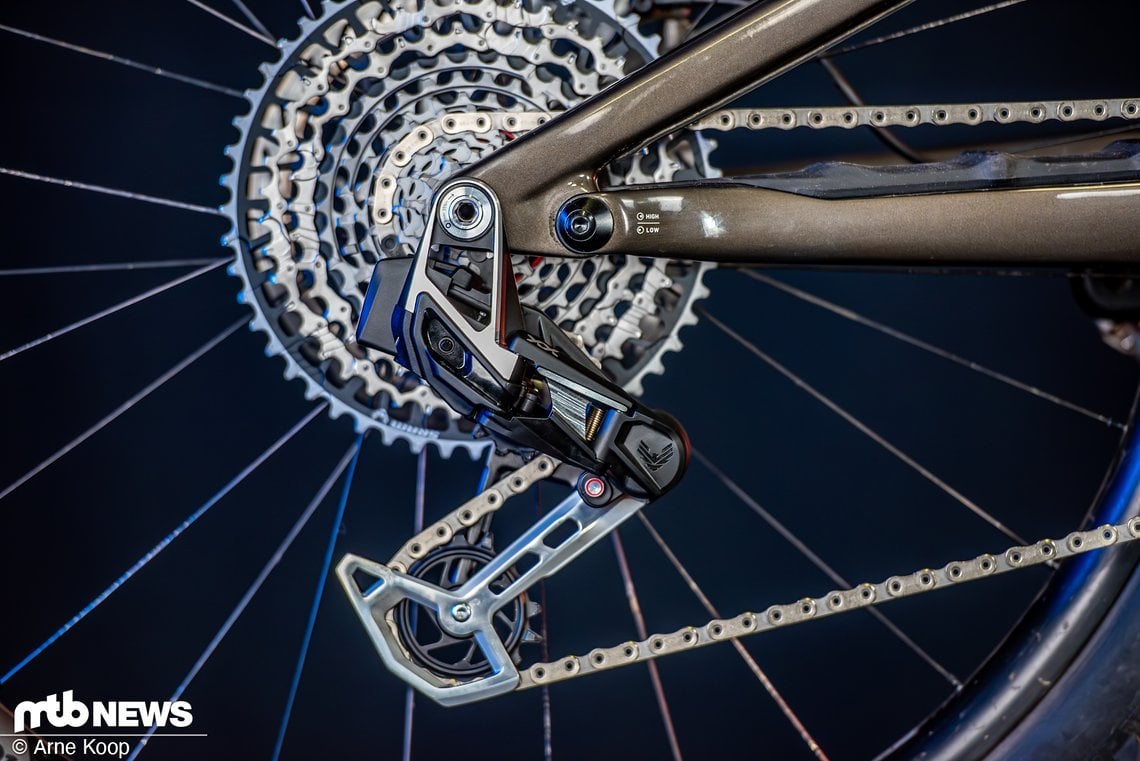 Die SRAM XX Eagle Transmission überzeugt auch unter Last mit smoothen sauberen Schaltvorgängen und hat hier die Nase vorn.