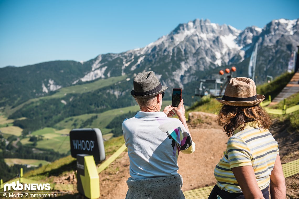 Die Traktor-Freunde aus der Schweiz haben's inzwischen auch zum Track Walk geschafft.