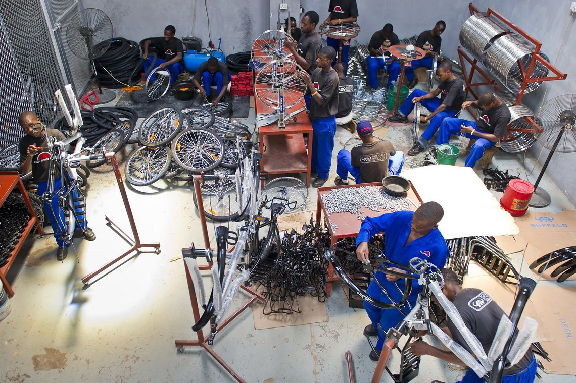 In der WBR Fabrik in Lusaka werden die Bikes vor Ort montiert und gewartet