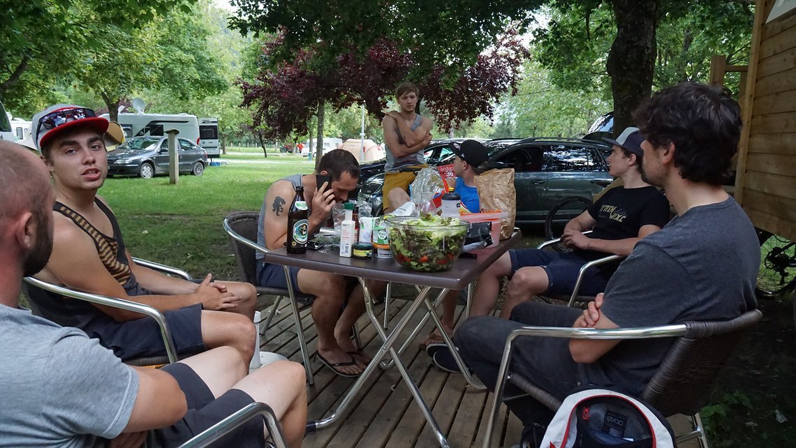 Die Gang - Hössi fährt übrigens das Rennen mit gebrochener Hand zu Ende - Allgäuer Urviech