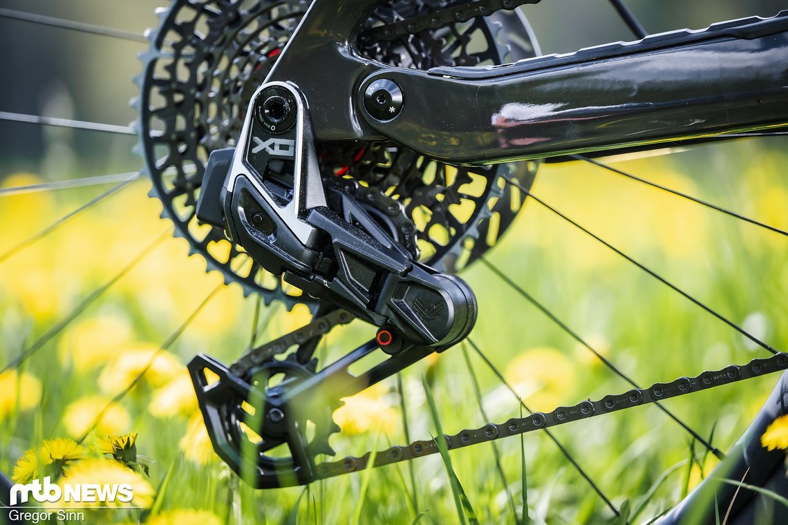 Geschaltet wird mit der edlen SRAM X0 Transmission-Schaltung.