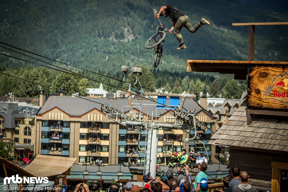 Yannick Granieri mit einem schwungvollen Tailwhip-Drop