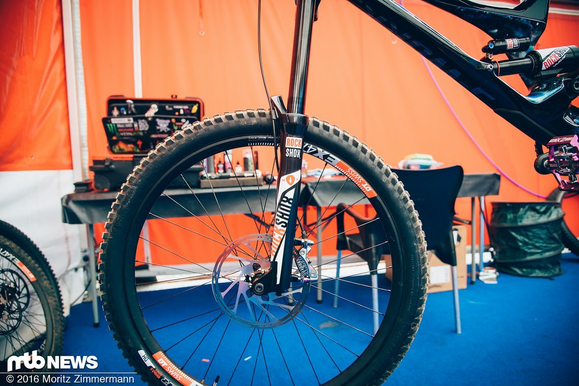 Beim Fahrwerk vertraut Troy Brosnan voll und ganz auf RockShox-Produkte