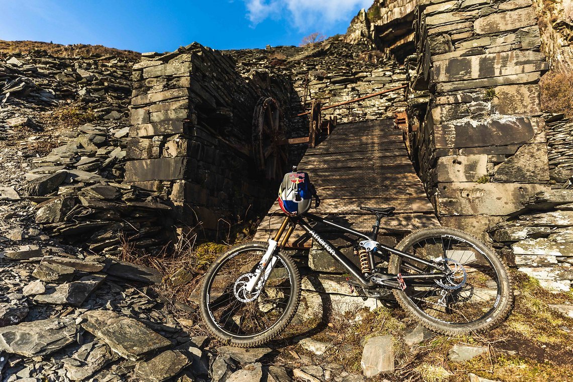 Gee Athertons Slate Line Bike