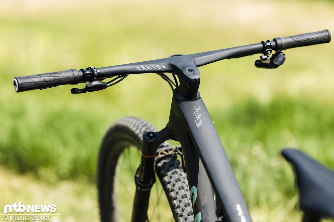 Ohne Zweifel darf an den Top-Modellen der Lux World Cup-Serie nicht das integrierte Carbon-Cockpit aus hauseigener Entwicklung fehlen
