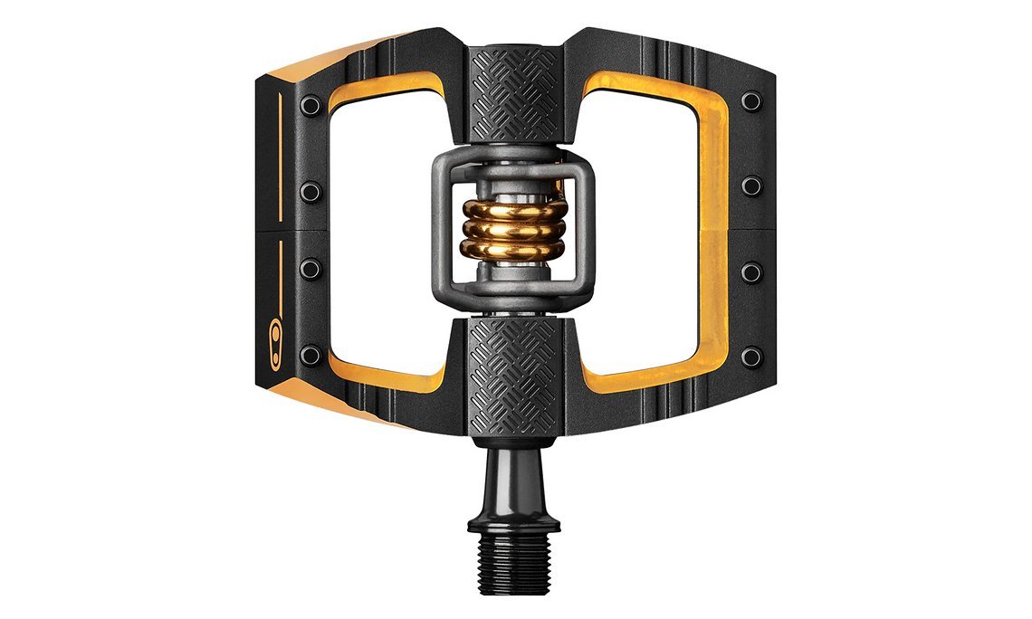 Die Crankbrothers Mallet kennt jeder, der im DH-Bereich unterwegs ist. Wir verlosen ein Set in schwarz/gold!
