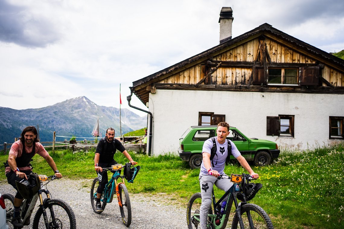 32 - Arno's Bruder Nevin (hier rechts) ist Olympiasieger im Snowboard und auch auf dem Bike ein echtes Naturtalent  - Foto (c) Max Schumann jpg