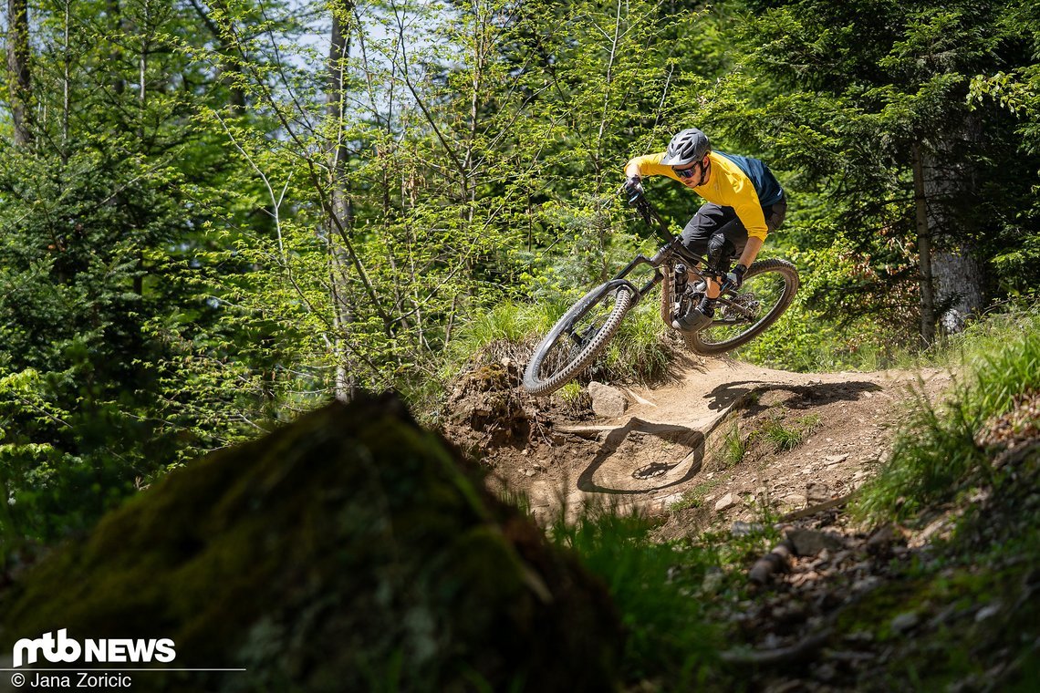 Bergauf schlägt sich das Trek Slash 8 wirklich gut