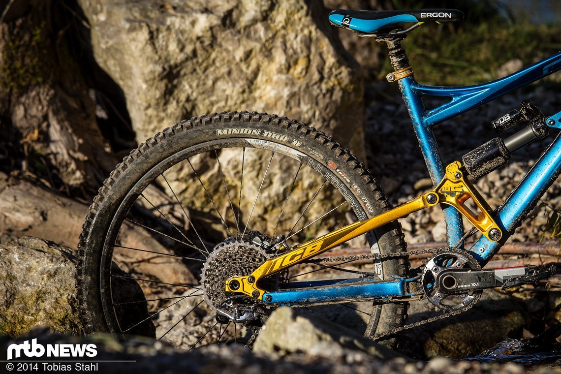 Dezent und problemlos: Am Bike fallen die Laufräder kaum auf, doch mit unter 1.600 g bei 27,5" Durchmesser und 30 mm Breite sind sie definitiv positiv spürbar