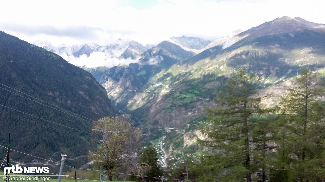 Ein kurzer Blick ins Tal lohnt sich auf alle Fälle. Gigantisch!