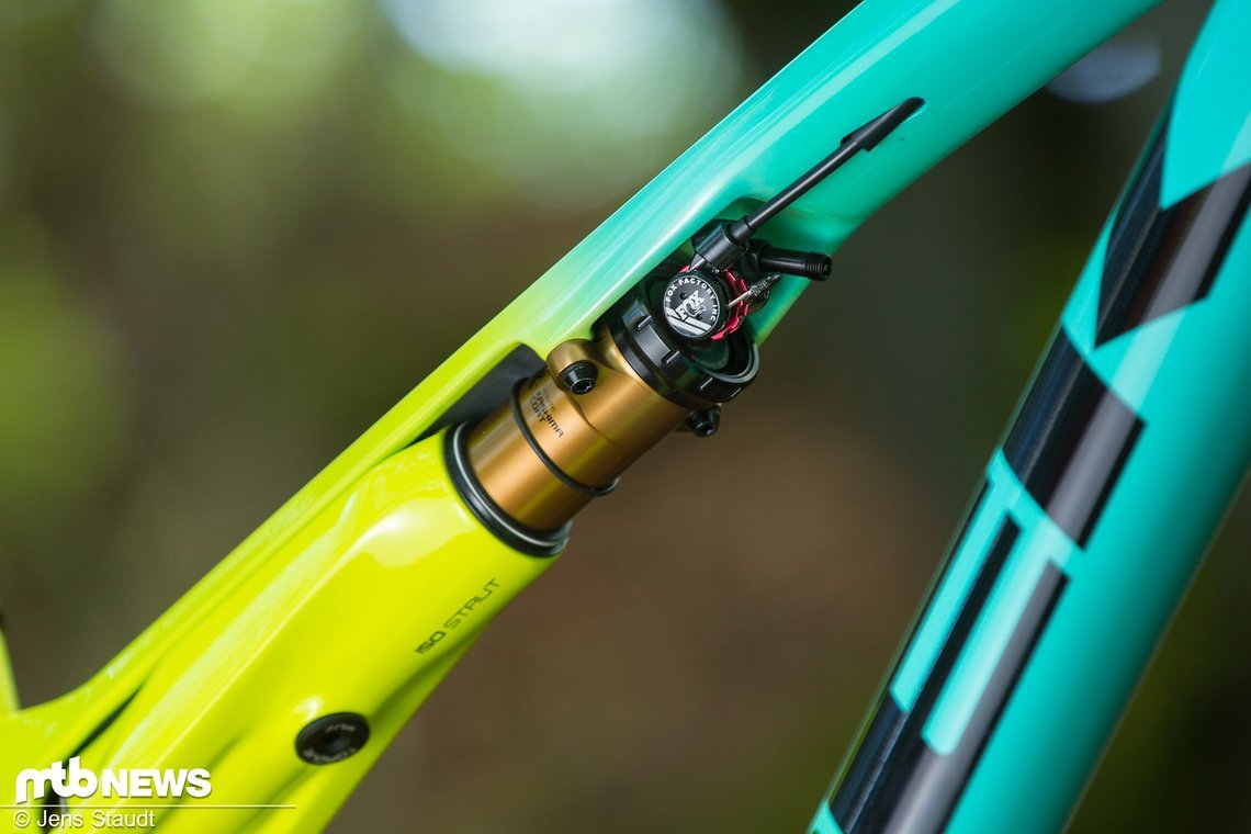 Der Trek IsoStrut-Dämpfer mit 60 Millimeter soll die Welten der Race-Fullys und Hardtails vereinen