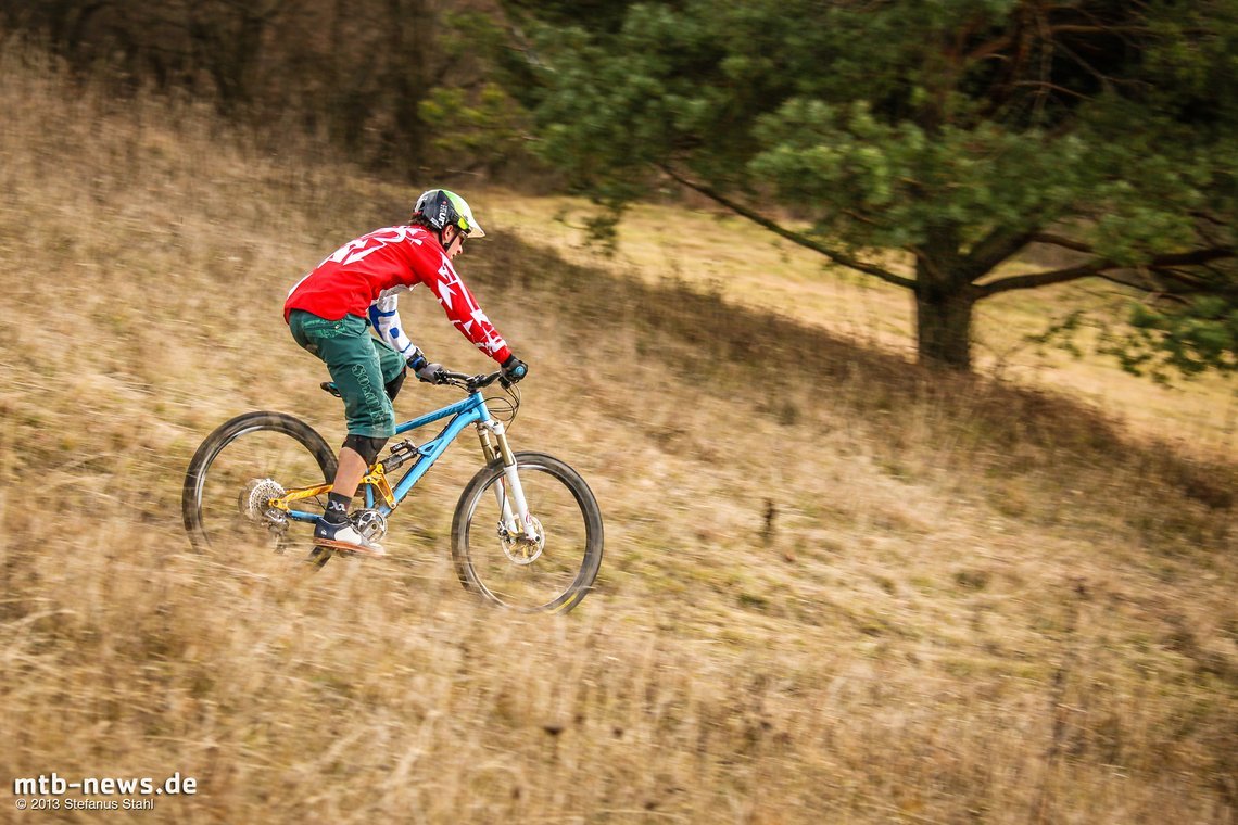 Insgesamt gewinnt das Bike durch leichte Laufräder sehr an Dynamik und lässt sich spielerisch bewegen