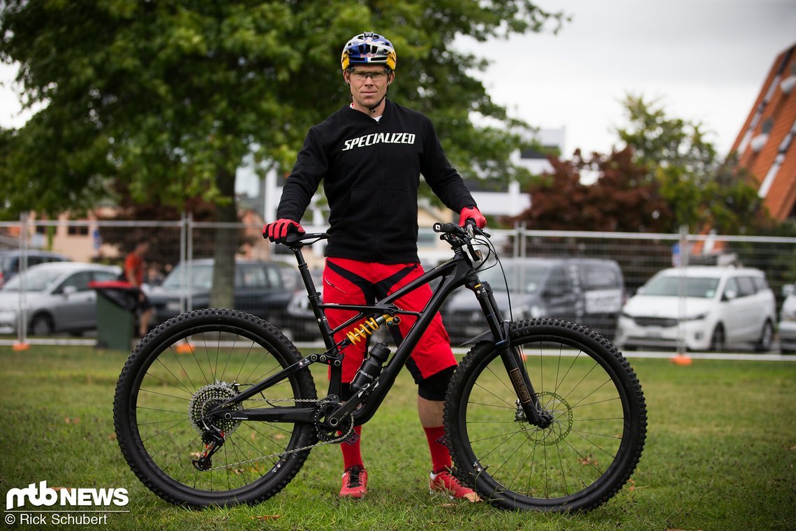 Curtis Keene mit seinem Specialized Enduro, ausgestattet mit Öhlins Fahrwerk