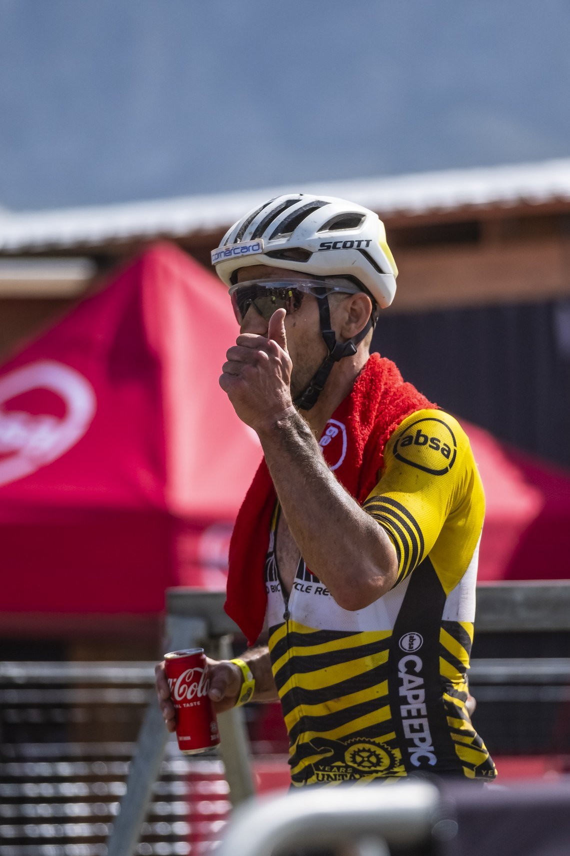 Nino Schurter still a thumbs up during Stage 1 of the 2024 Absa Cape Epic Mountain Bike stage race from Saronsberg Wine Estate to Saronsberg Wine Estate, Tulbagh, South Africa on the 18th March 2024. Photo by Dominic Barnardt / Cape Epic
PLEASE ENSUR