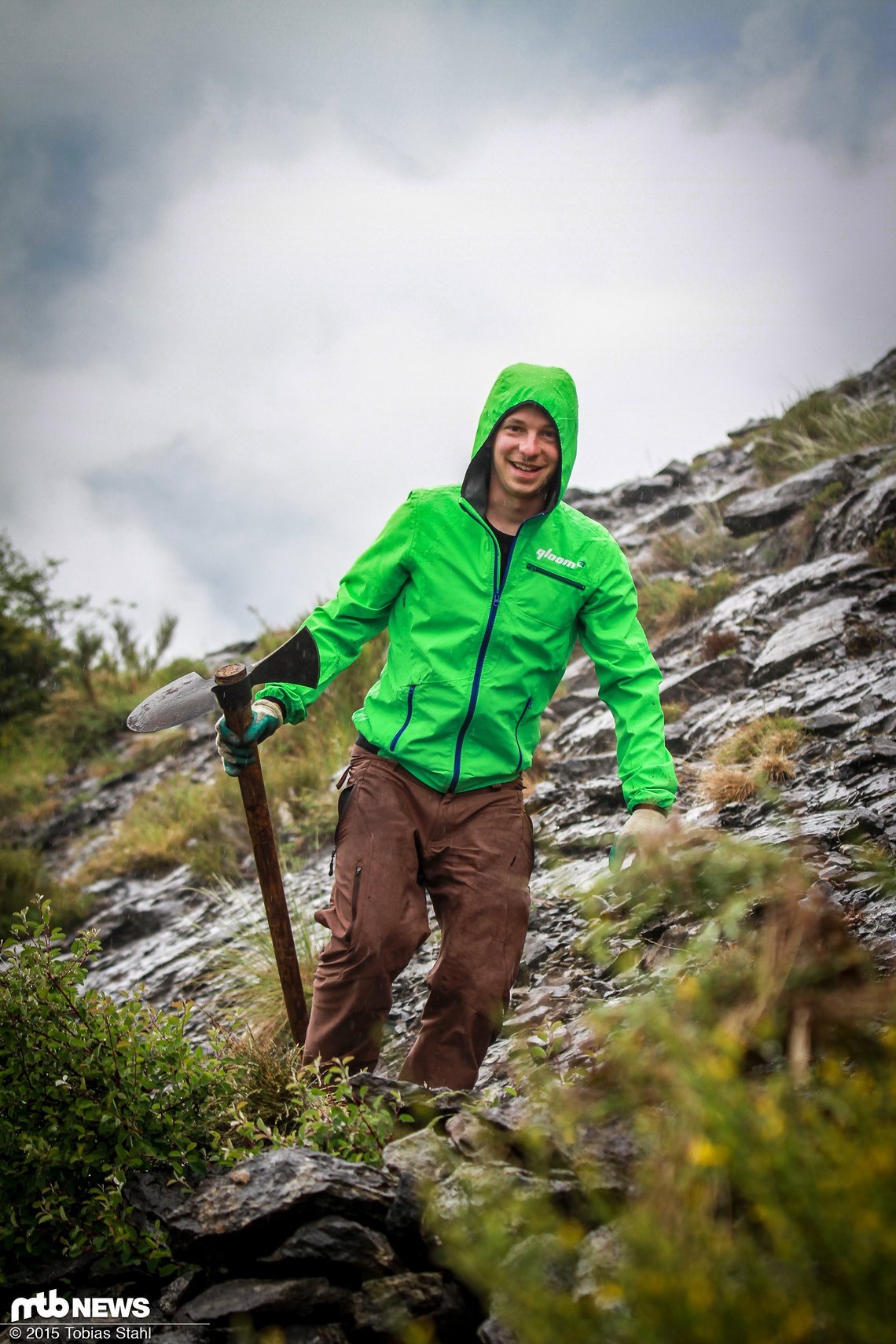 Gleichzeitig schützt die Jacke zuverlässig vor Regen und hält auch Dauerregen gut Stand